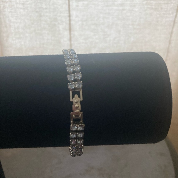 Vintage Rhinestone Tennis bracelet - Picture 2 of 4